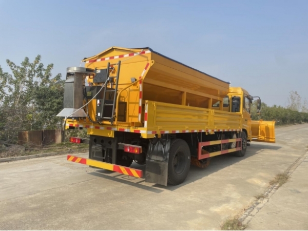 14方融雪剂撒布机