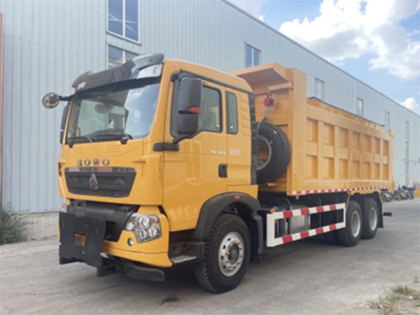 重汽自卸式除雪车产品