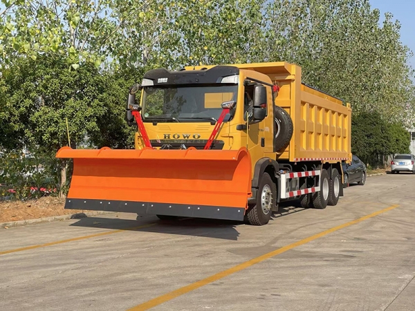 重汽豪沃25吨除雪车